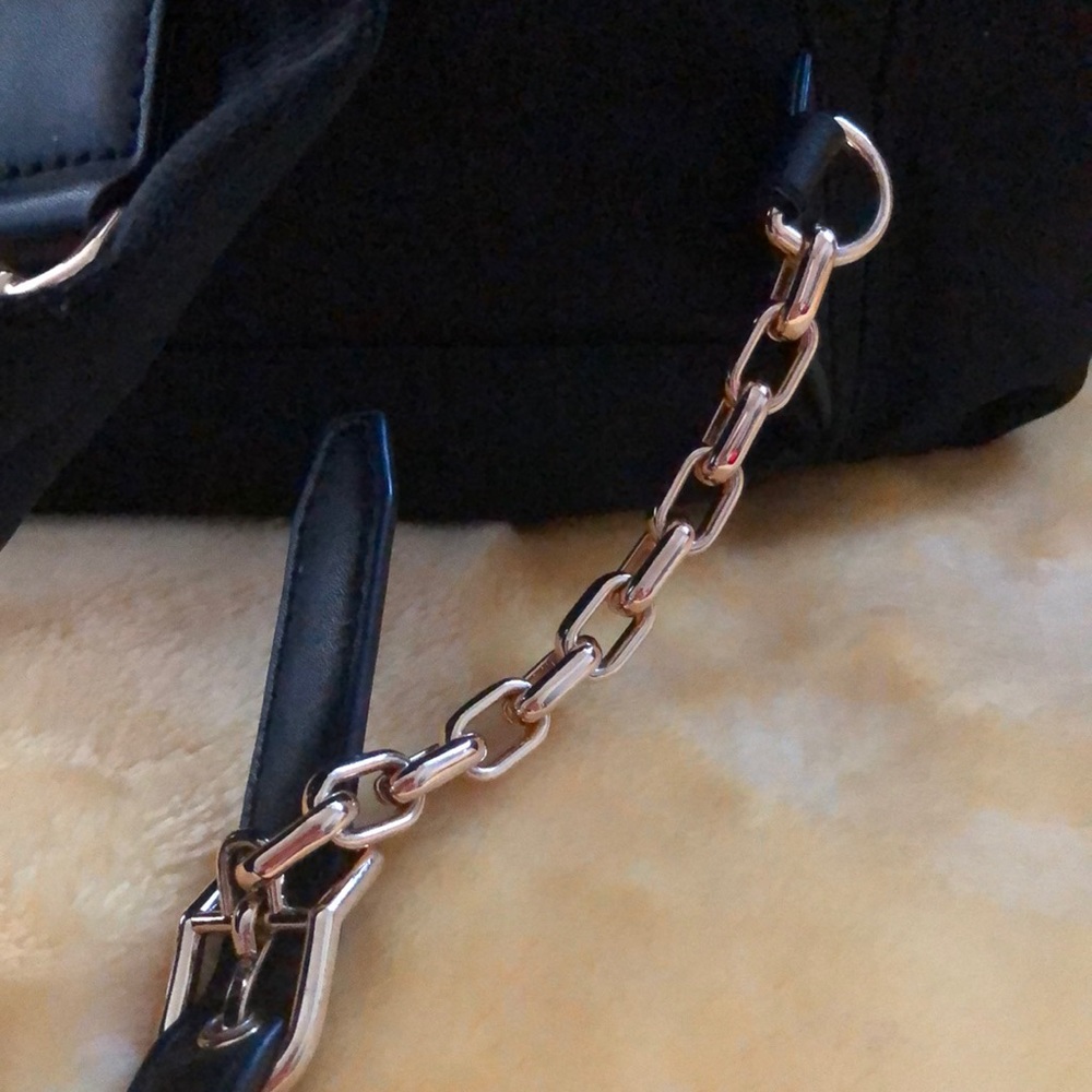COPY - Michael Kors Beacon diaper bag black/gold details - Picture 14 of 16